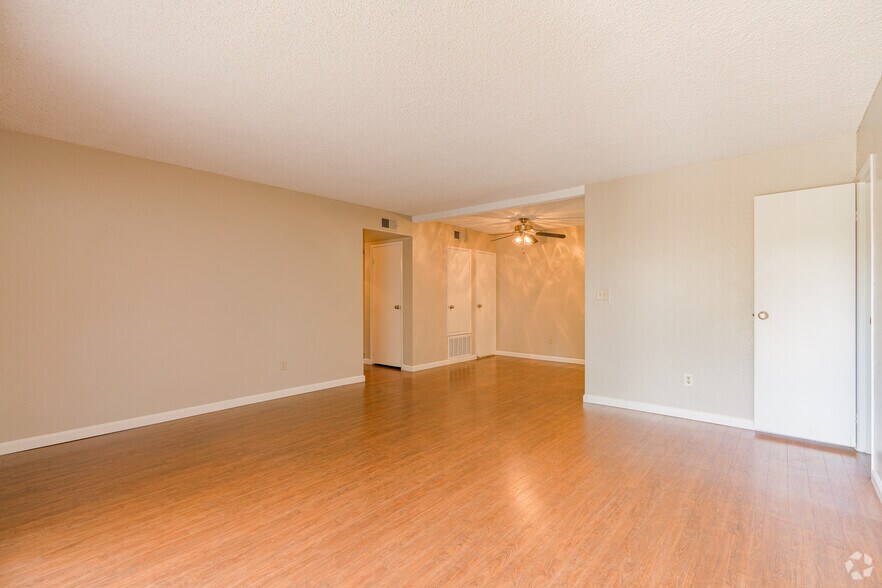 More Photos Of 6290 Fennwood Ct, Sacramento Apartments For Sale