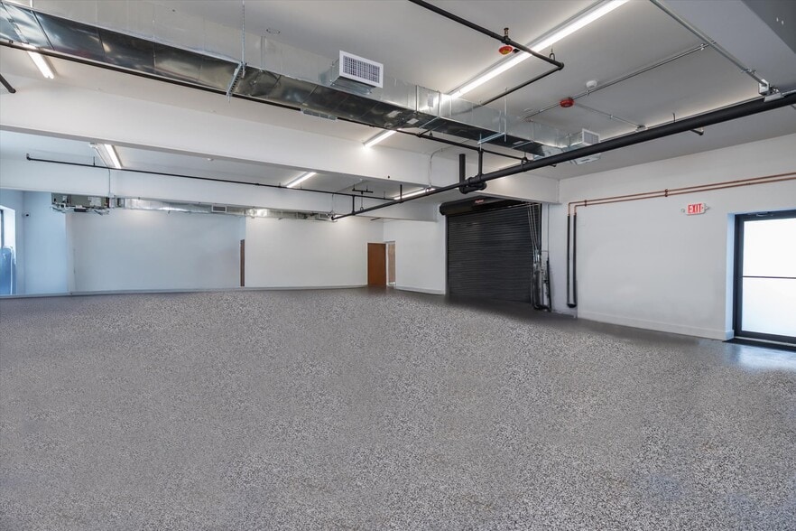 More Photos Of 25 Willowdale Ave, Port Washington Office For Sale