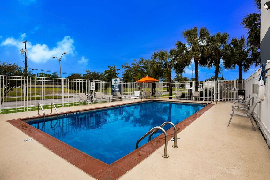 More Photos Of 610 Martin Luther King Jr Blvd, Morgan City Hotel For Sale