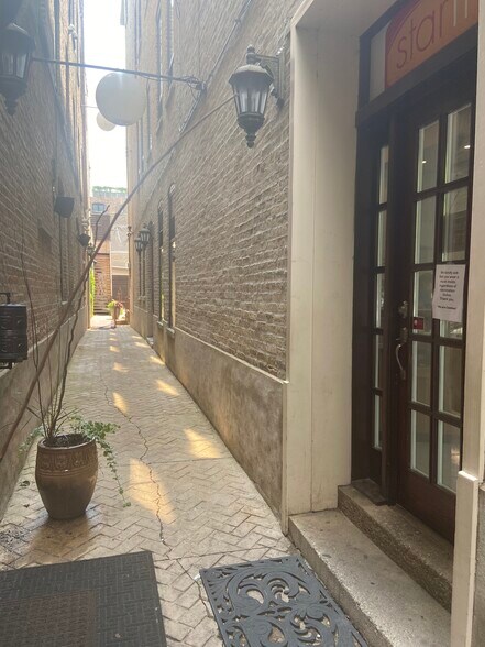 More Photos Of 1745 W Division St, Chicago Storefront For Lease