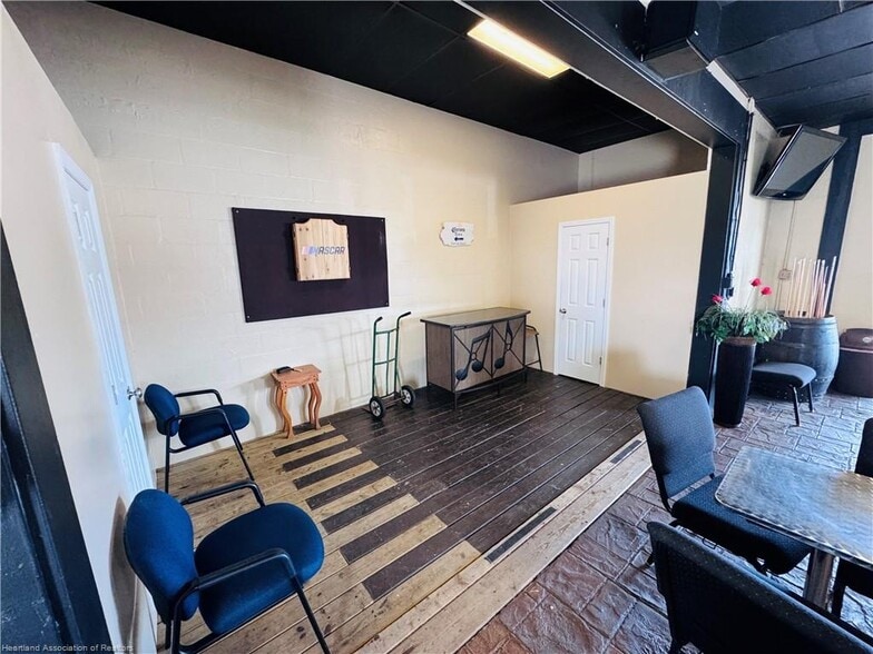 More Photos Of 407 N Ridgewood Dr, Sebring Convenience Store For Sale