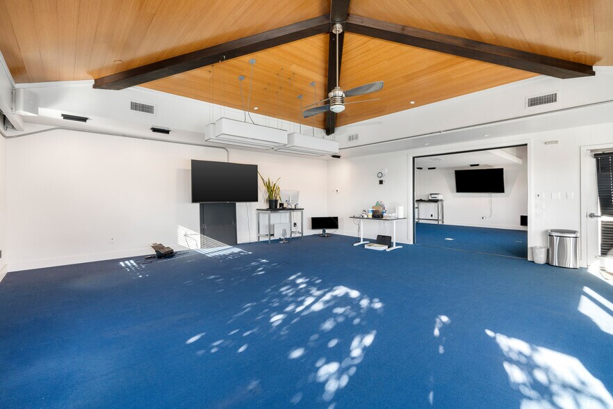 More Photos Of 1100 Highland Ave, Manhattan Beach Office For Sale