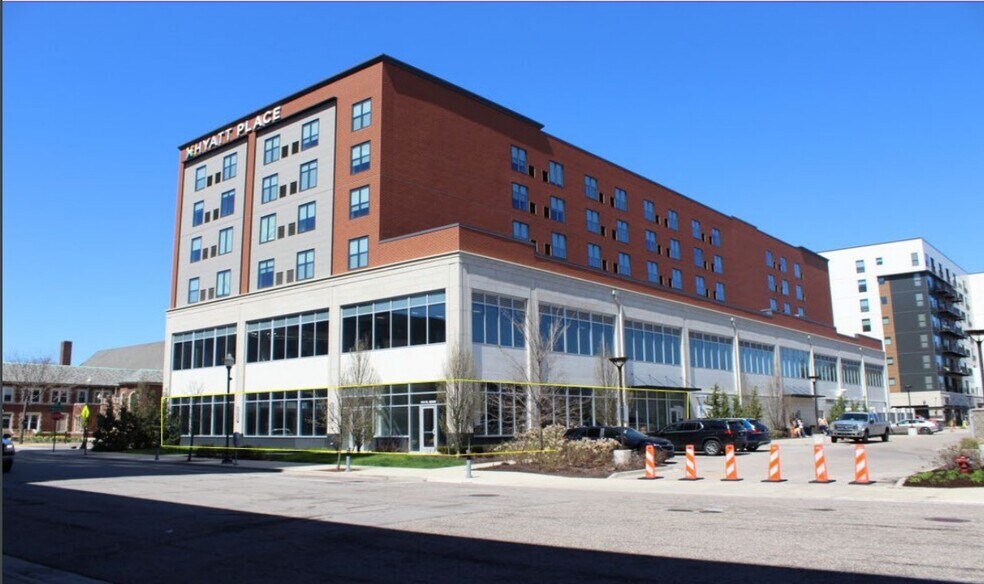 More Photos Of 400 N Main St, Royal Oak Hotel For Lease