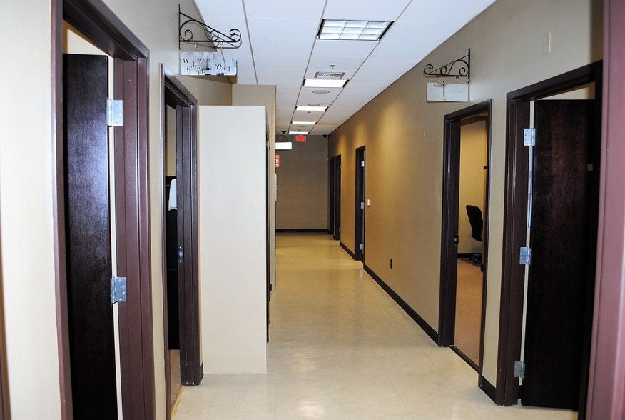 More Photos Of 10411 Moss Park Rd, Orlando Office For Lease