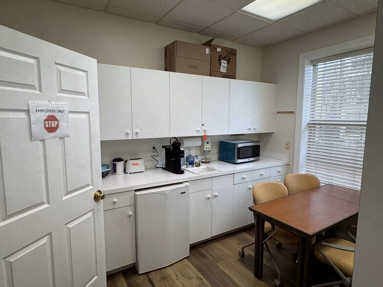 More Photos Of 1044 Goodlette-Frank Rd N, Naples Medical For Lease