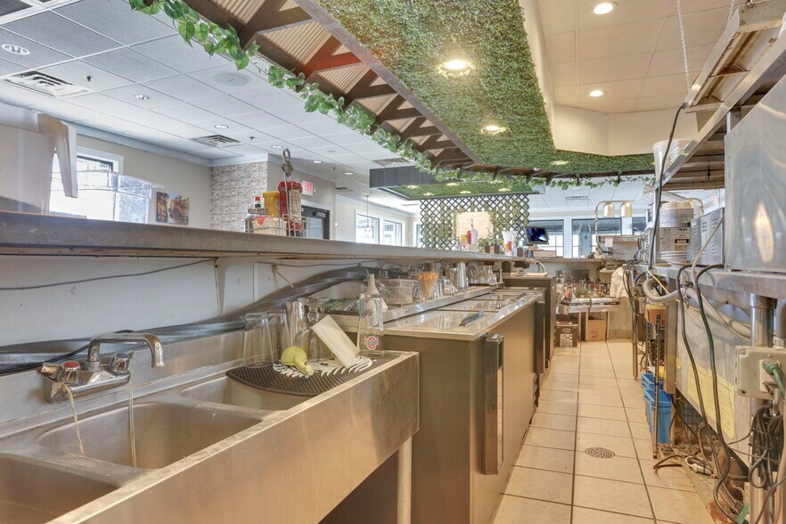 More Photos Of 1122 Hebron Rd, Heath Restaurant For Sale