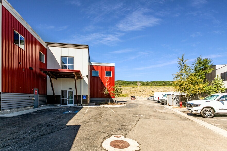 More Photos Of 4383 Forestdale Dr, Park City Warehouse For Lease