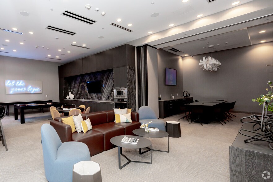 More Photos Of 825 S Hill St, Los Angeles Apartments For Lease