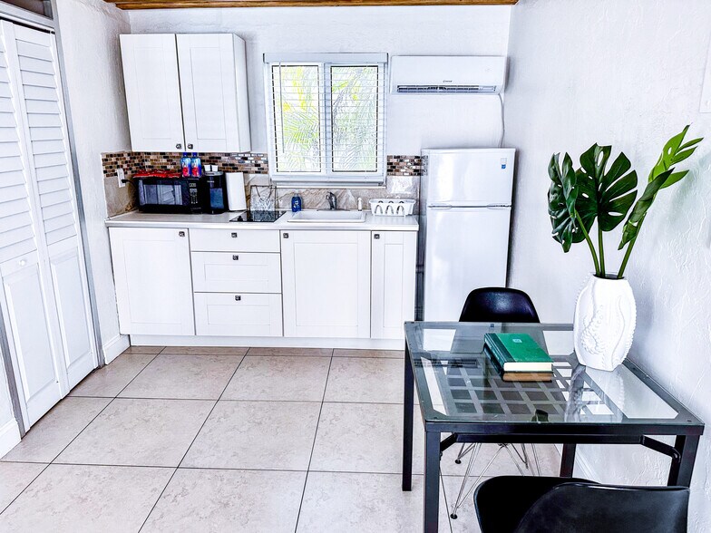 More Photos Of 4553 Bougainvillea Dr, Lauderdale By The Sea Hotel For Sale