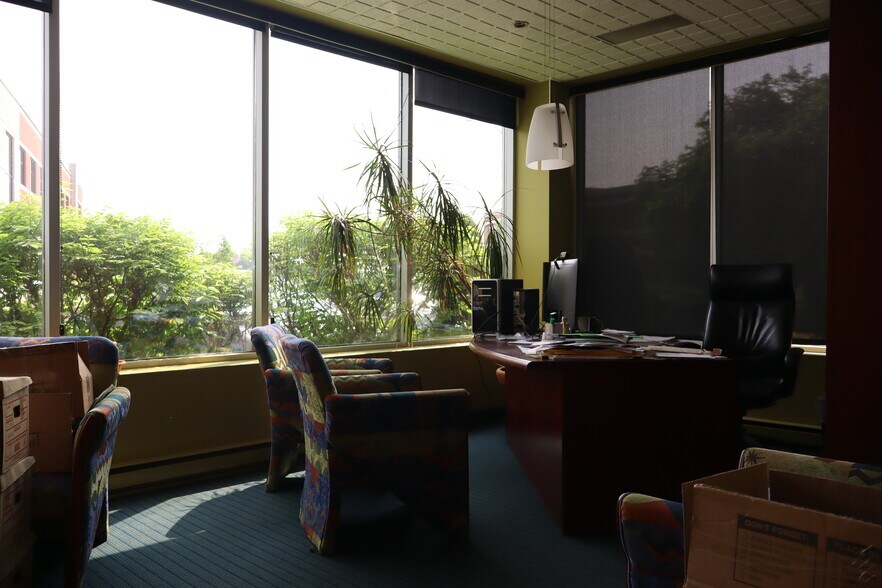 More Photos Of 2655 Rue Michelin, Laval Warehouse For Lease