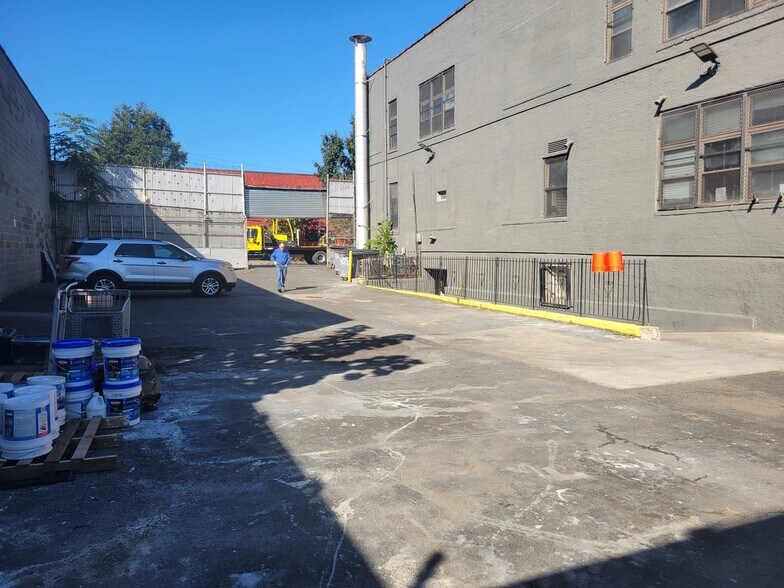 More Photos Of 1360 Garrison Ave, Bronx Warehouse For Lease