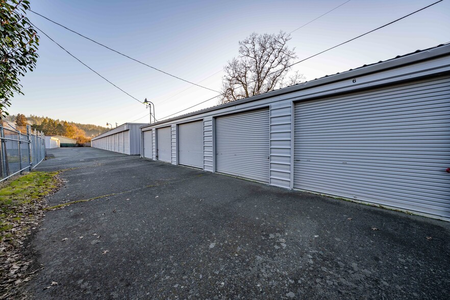 More Photos Of 100 Pardee Ln, Grants Pass Self Storage For Sale