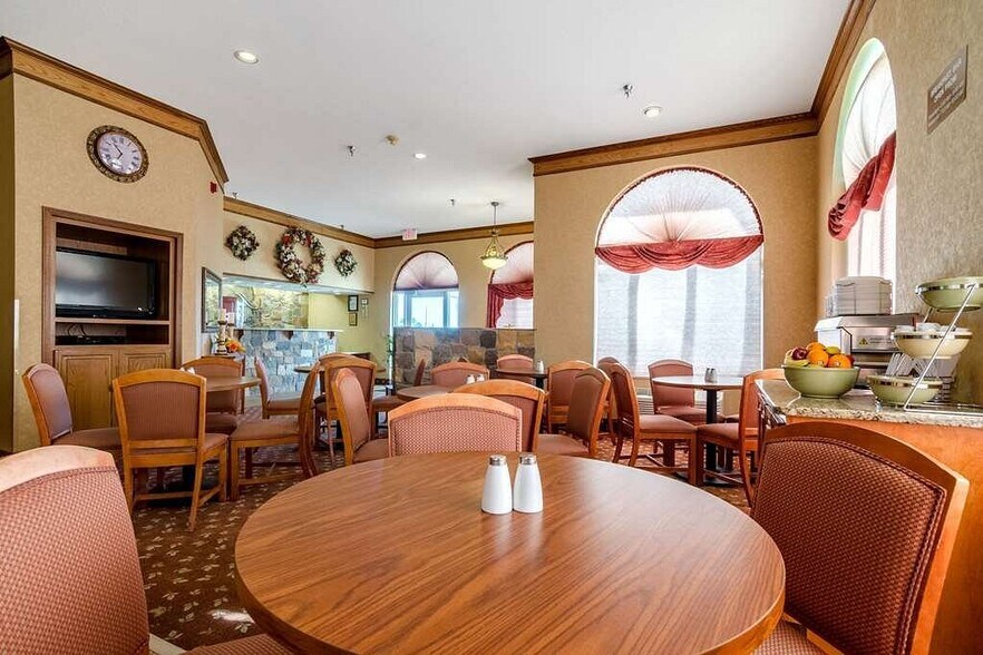 More Photos Of 1420 W 3rd St, Alliance Hotel For Sale