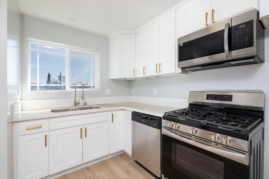 More Photos Of 3468 W 71st St, Los Angeles Apartments For Sale