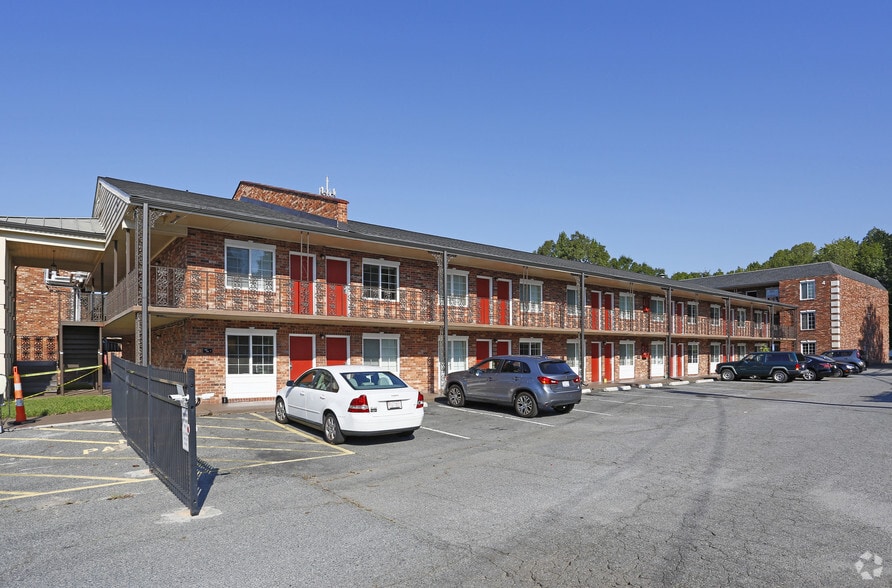 More Photos Of 3501 E Independence Blvd, Charlotte Apartments For Sale