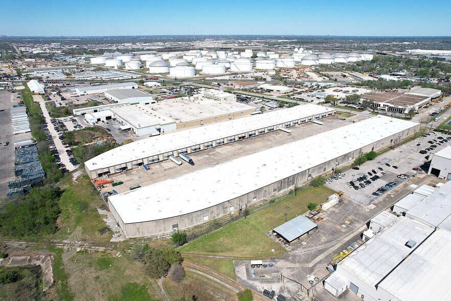 More Photos Of 8790 Wallisville Rd, Houston Warehouse For Lease