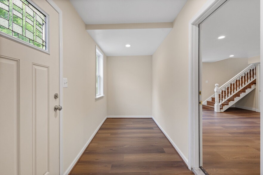More Photos Of 8519 Chestnut Ave, Bowie Storefront For Sale
