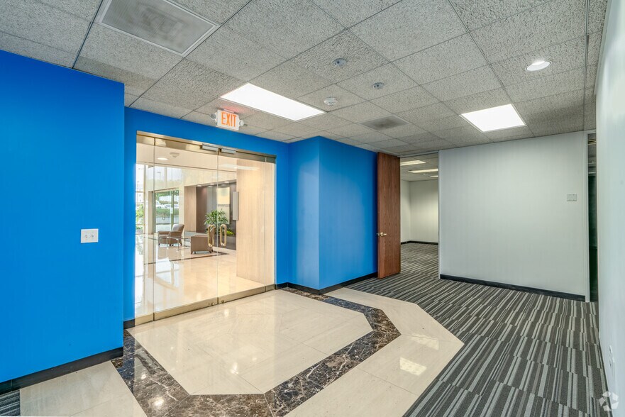 More Photos Of 9140 Arrowpoint Blvd, Charlotte Office For Sale