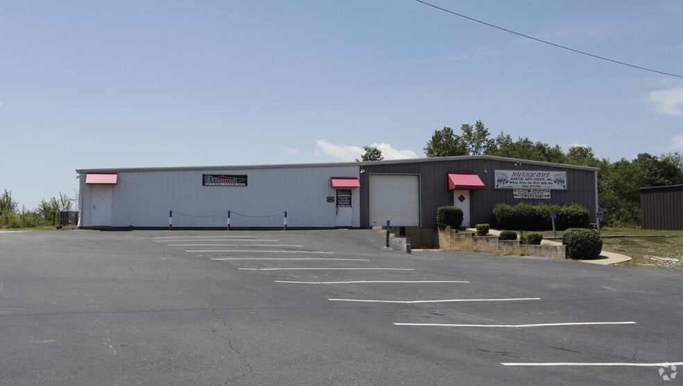 More Photos Of 1121 Gap Creek Rd, Lyman Showroom For Sale