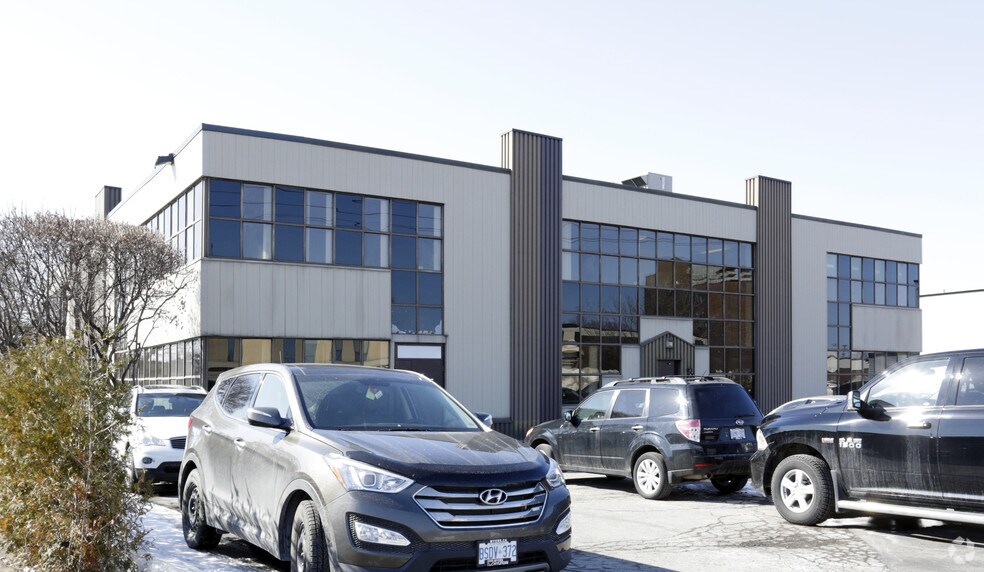 More Photos Of 1770 Woodward Dr, Ottawa Office For Lease