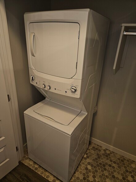 More Photos Of 324 NE 3rd St, Meridian Multifamily For Sale