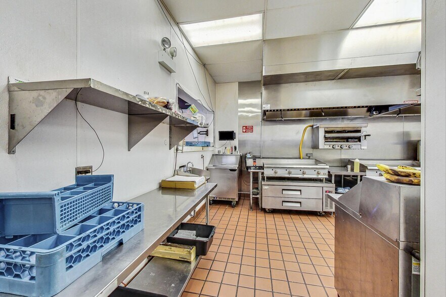 More Photos Of 1359 N Milwaukee Ave, Chicago Restaurant For Sale