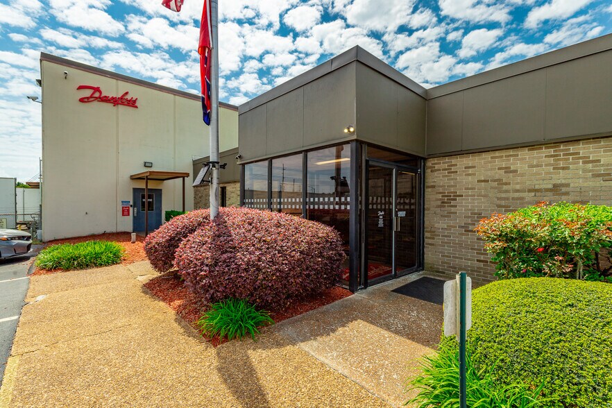 More Photos Of 1750 Hardeman Ln NE, Cleveland Warehouse For Lease