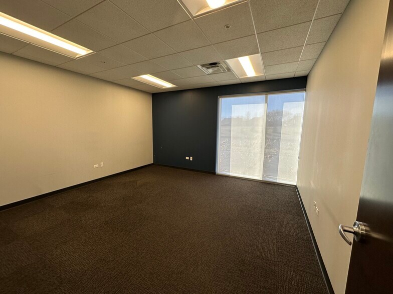 More Photos Of 2801 Alft Ln, Elgin Manufacturing For Lease