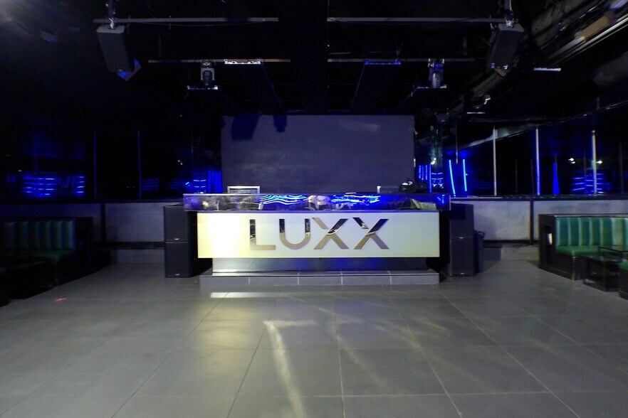 More Photos Of 5002 Washington Ave, Houston Bar For Lease