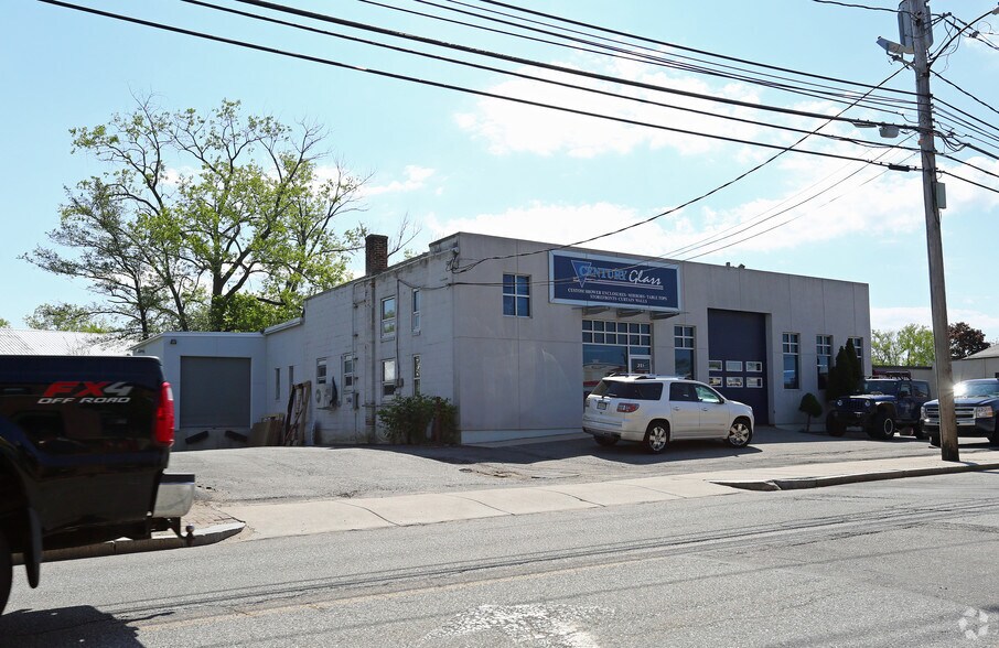 More Photos Of 231 Lexington St, Waltham Industrial For Sale
