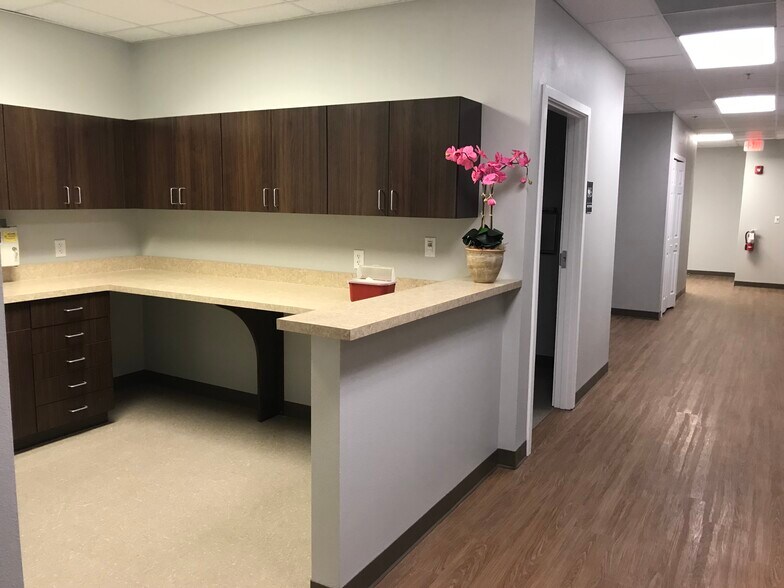 More Photos Of 110 Pond Ct, Debary Medical For Lease