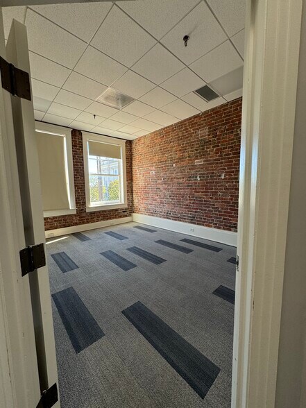 More Photos Of 117-121 N State St, Jackson Loft Creative Space For Lease