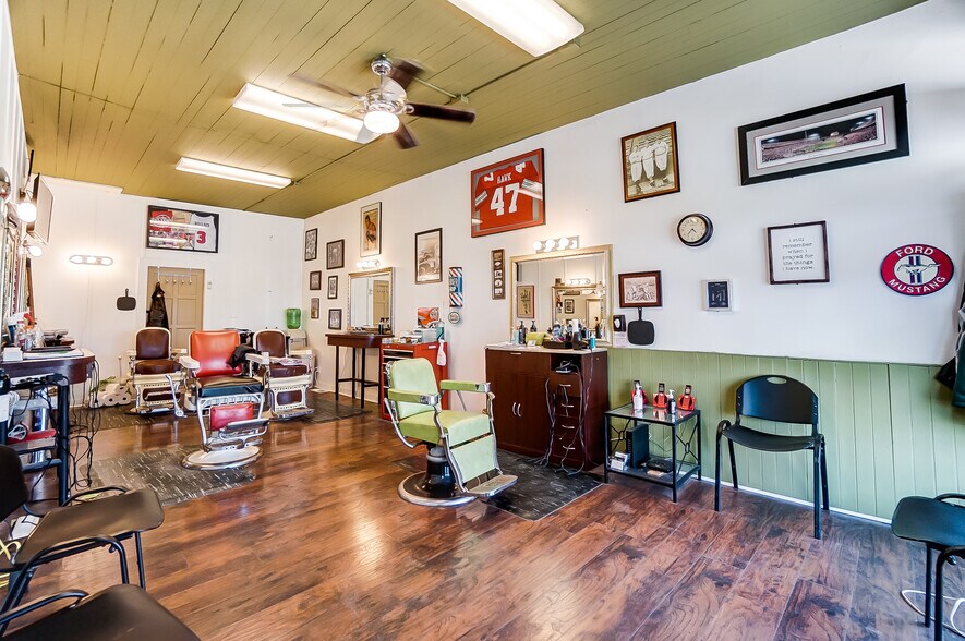 More Photos Of 1550 Lewis Center Rd, Lewis Center Freestanding For Sale