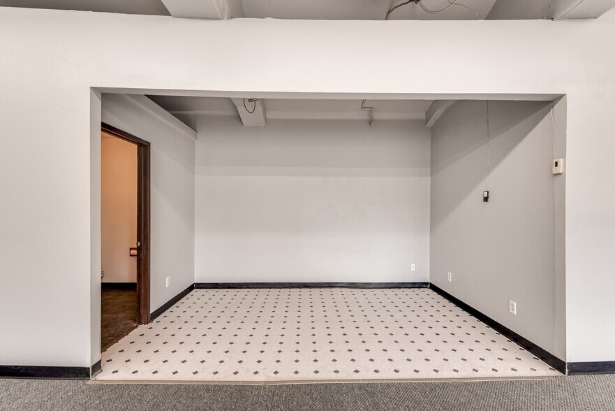 More Photos Of 360 S Burlington Blvd, Burlington Office For Sale