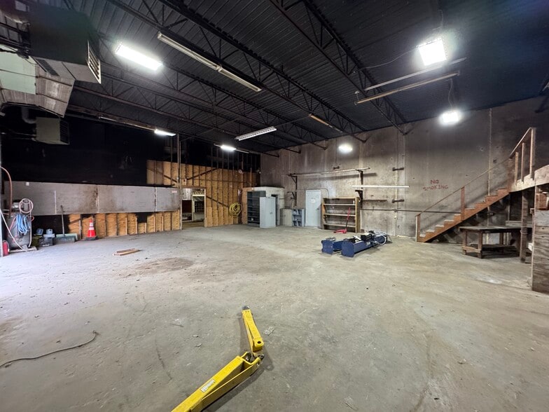 More Photos Of 400 E Jackson St, Broken Arrow Warehouse For Lease