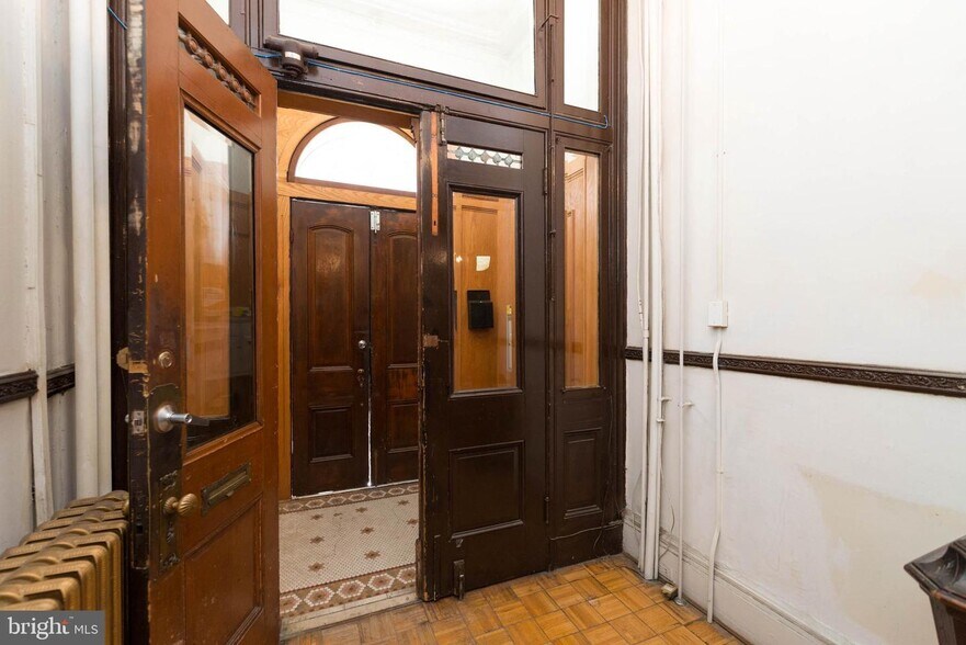 More Photos Of 18 W Franklin St, Baltimore Office Residential For Sale