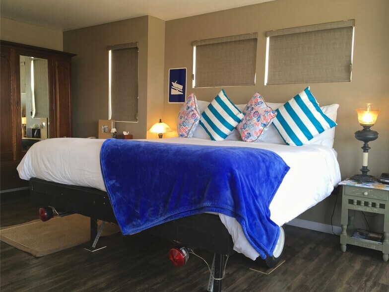 More Photos Of 8122 Moss Landing Rd, Moss Landing Hotel For Sale