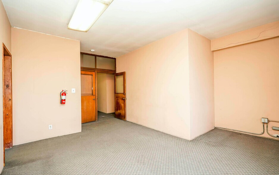 More Photos Of 3301 E 14th St, Los Angeles Warehouse For Sale