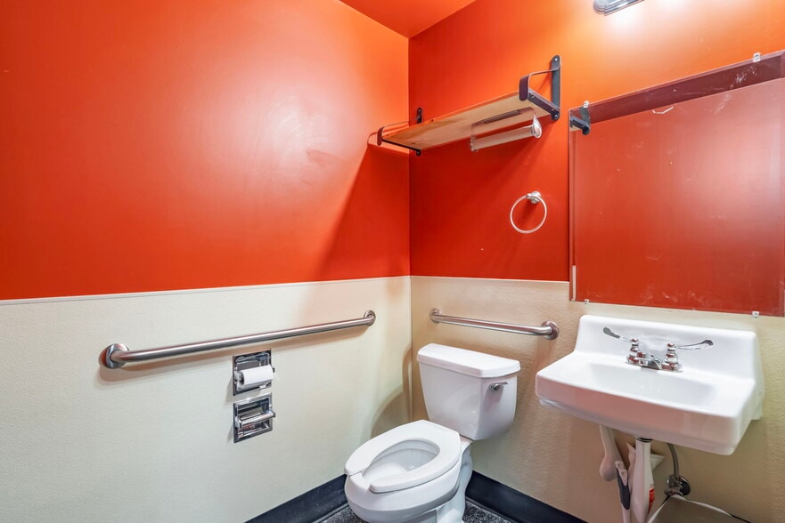 More Photos Of 600 NW Naito Pkwy, Portland General Retail For Sale