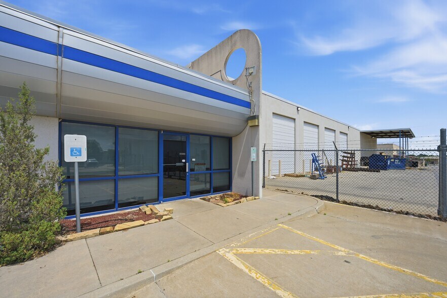 More Photos Of 3300 S Ann Arbor Ave, Oklahoma City Manufacturing For Sale