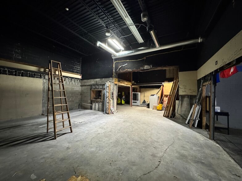 More Photos Of 1870 Rt-112, Medford Freestanding For Lease