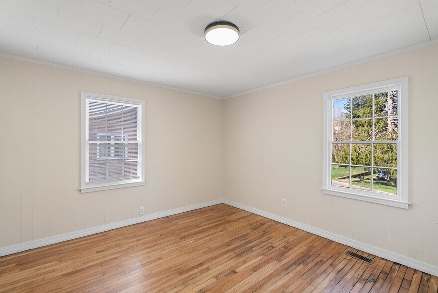 More Photos Of 720 Main st, Canton Bank For Lease