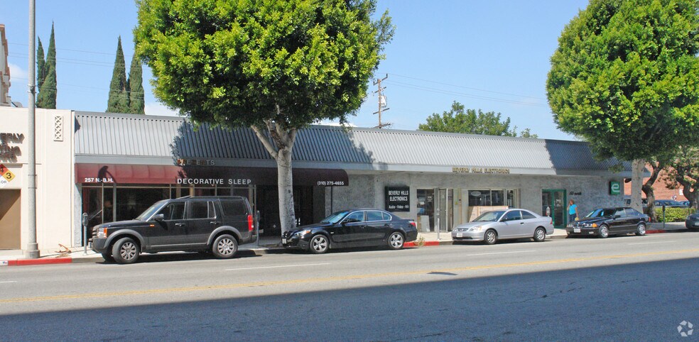 More Photos Of 257-265 N Robertson Blvd, Beverly Hills Storefront For Lease