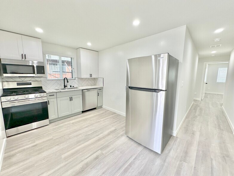 More Photos Of 1637-1639 1/2 Micheltorena St, Los Angeles Apartments For Sale