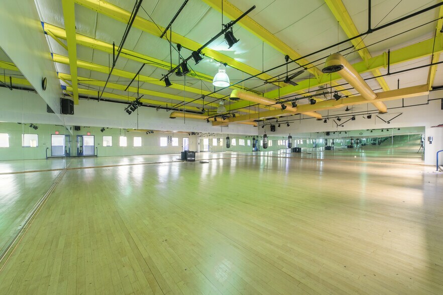 More Photos Of 450 State Route 34, Matawan Light Distribution For Lease