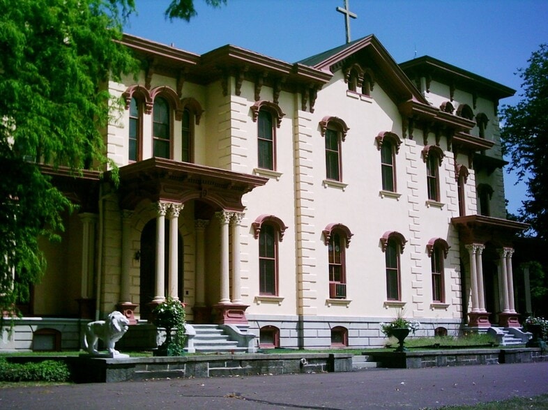 More Photos Of 1002 Railroad St, Danville Specialty For Sale