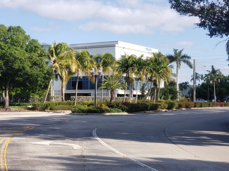 More Photos Of 2505 Metrocentre Blvd, West Palm Beach Medical For Lease