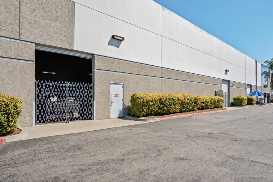 More Photos Of 970 Park Center Dr, Vista Manufacturing For Lease