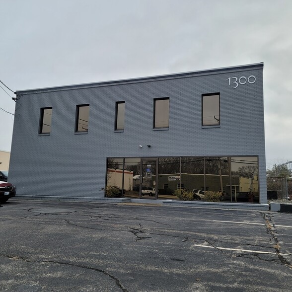 Primary Photo Of 1300 Jefferson Blvd, Warwick Showroom For Lease