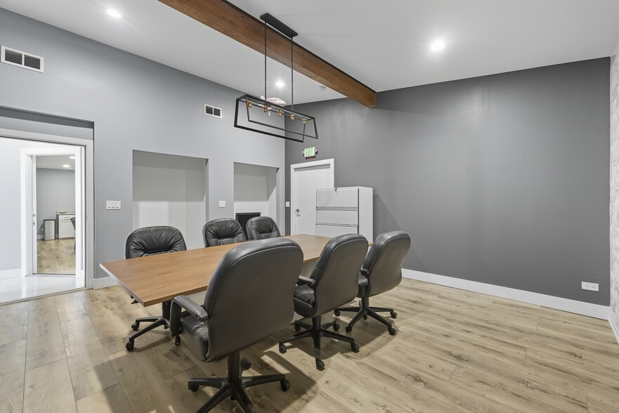 More Photos Of 801 W Grant Hwy, Marengo Freestanding For Sale